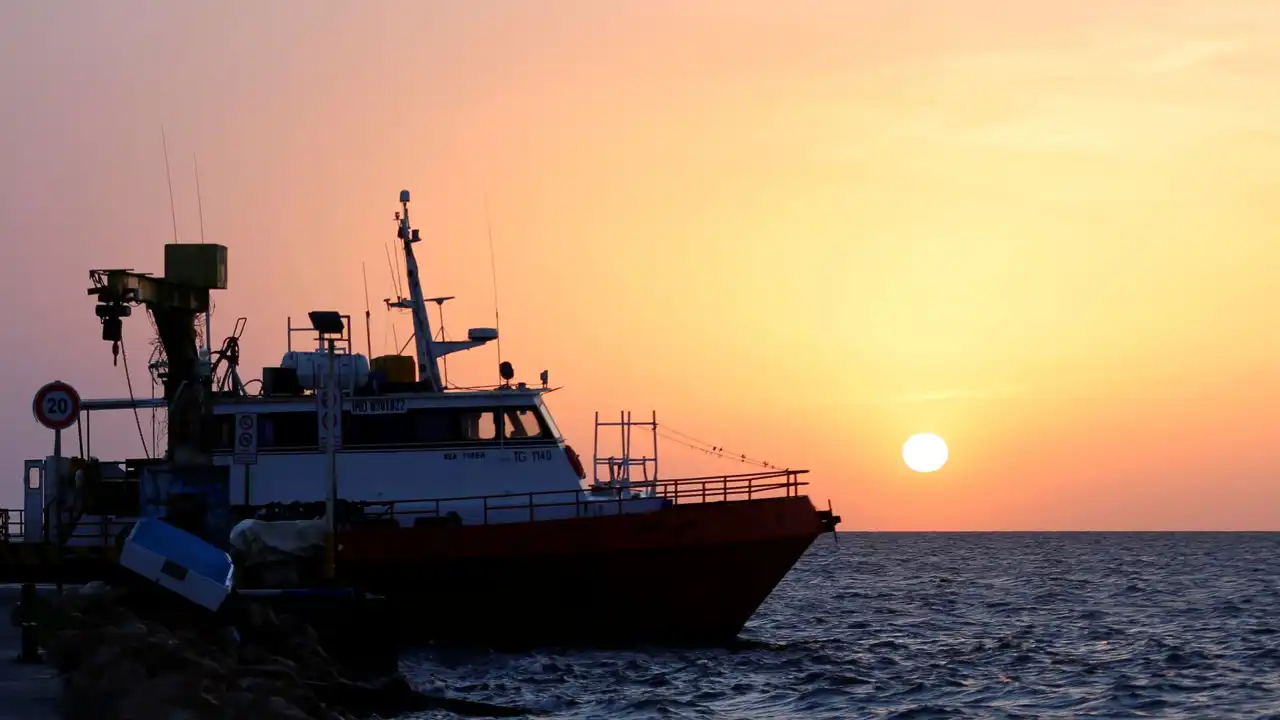 Pelo menos 12 migrantes tunisinos morreram em naufrágio na costa de Djerba