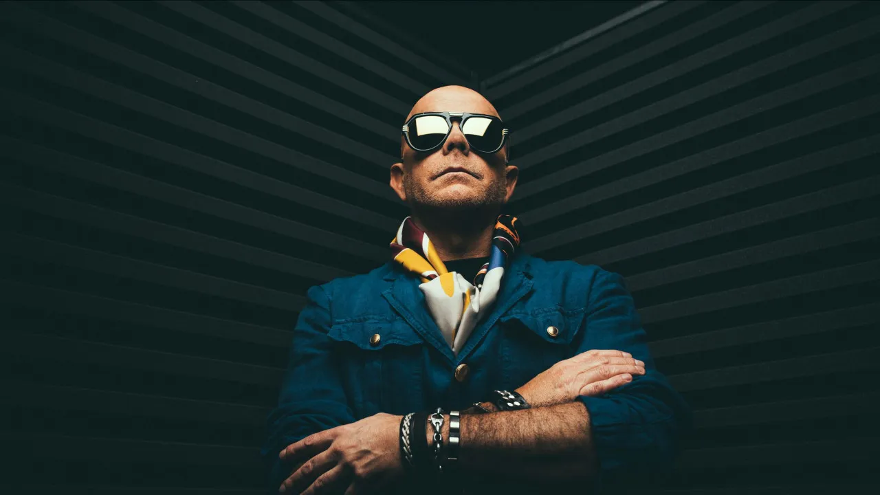 "Por Aselhice". Pedro Abrunhosa bate em carro e quer encontrar lesado