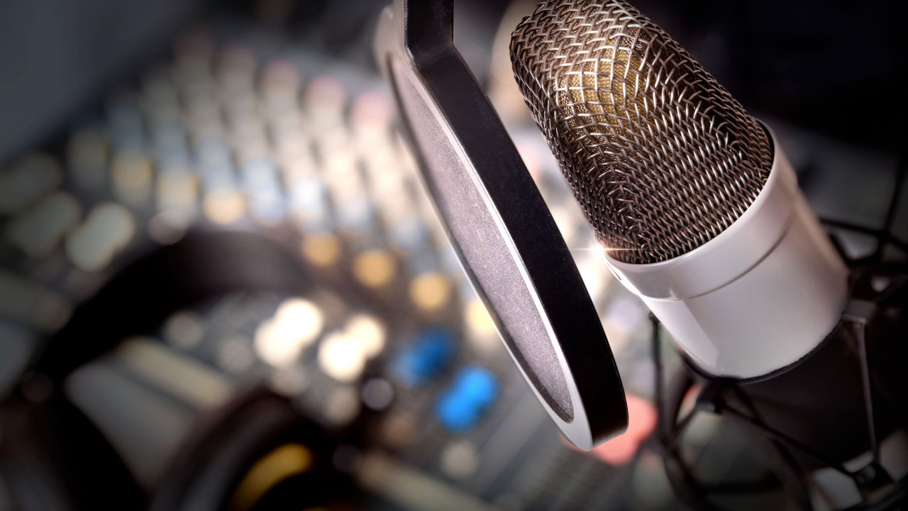 Invaden estudios de radio en España para robar equipos audiovisuales