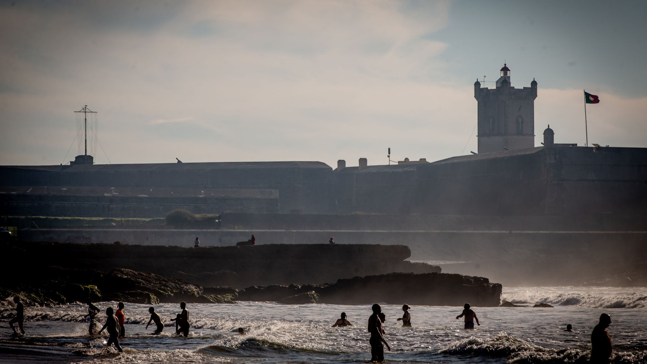 Resgatados 29 surfistas hoje à tarde na praia de Carcavelos