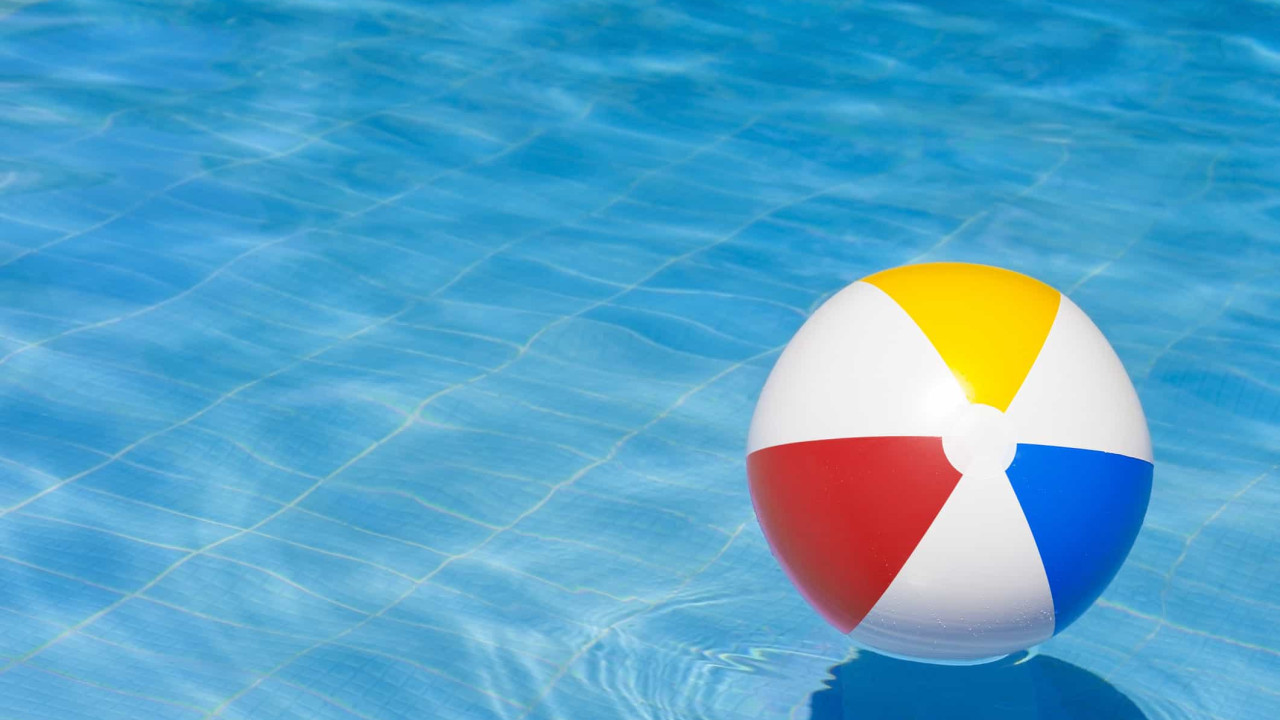 Empresa oferece 100 mil dólares para nadar em piscinas nos EUA