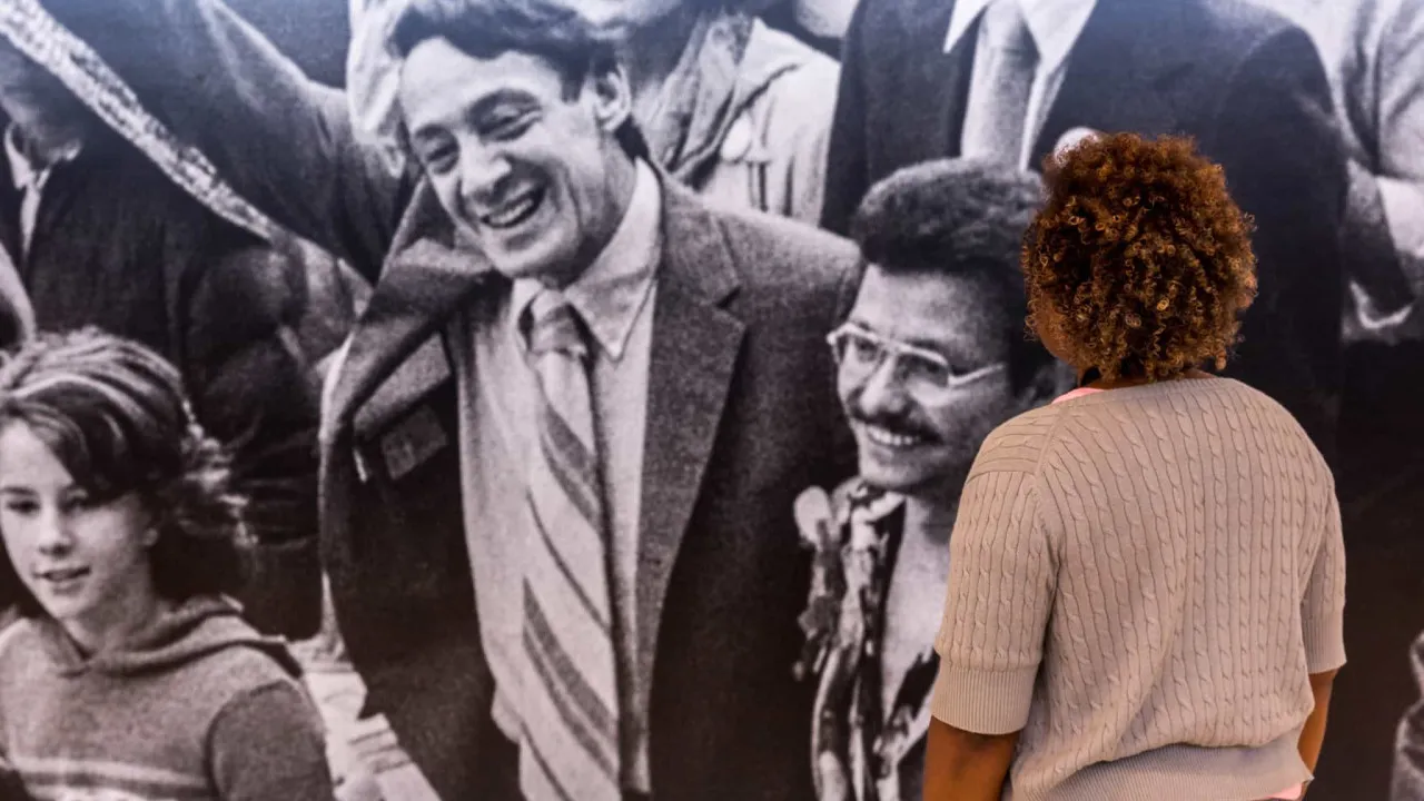 Eua manda retirar nome do ativista 'gay' harvey milk de navio da marinha