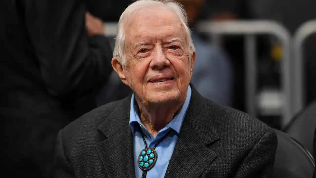 Ex-presidente dos EUA Jimmy Carter vota por correio em Kamala Harris