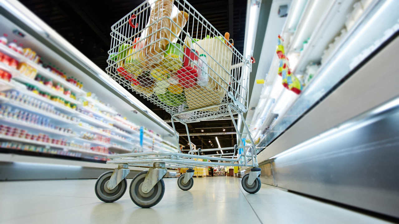 Trio assalta supermercado com bebé e durante fuga... deixam-no para trás