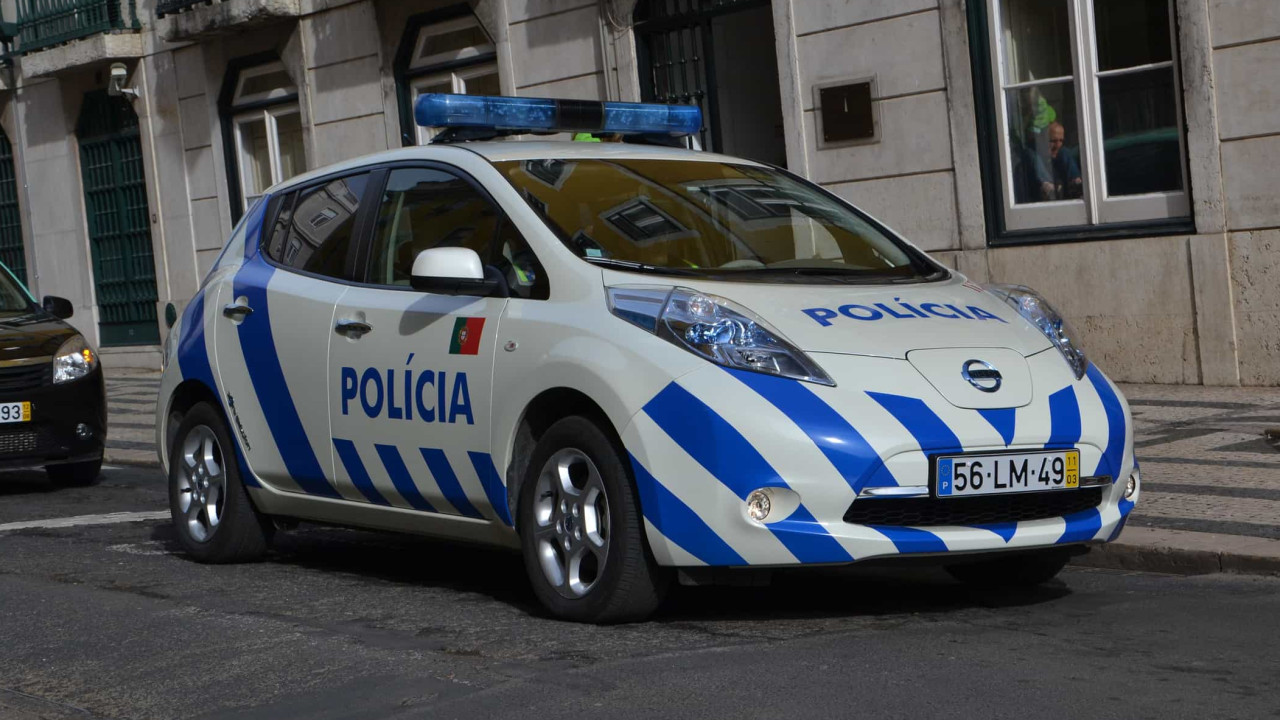 Ameaça agentes depois de agredir funcionários de estabelecimento no Porto