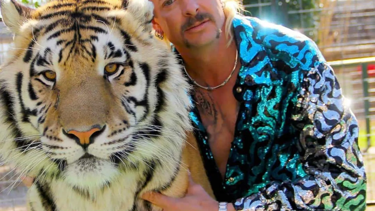 Joe Exotic announces his engagement to a fellow prisoner