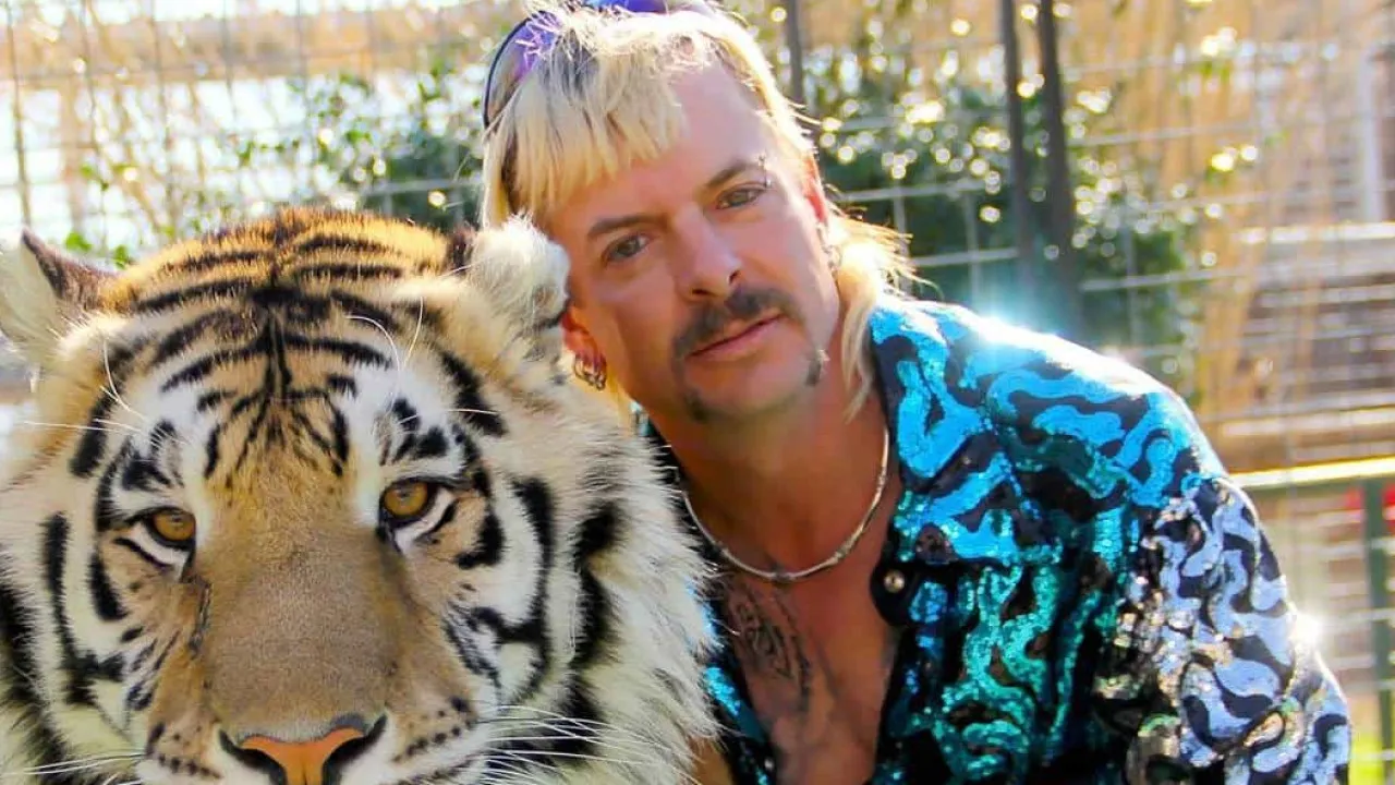 Joe Exotic announces his engagement to a fellow prisoner