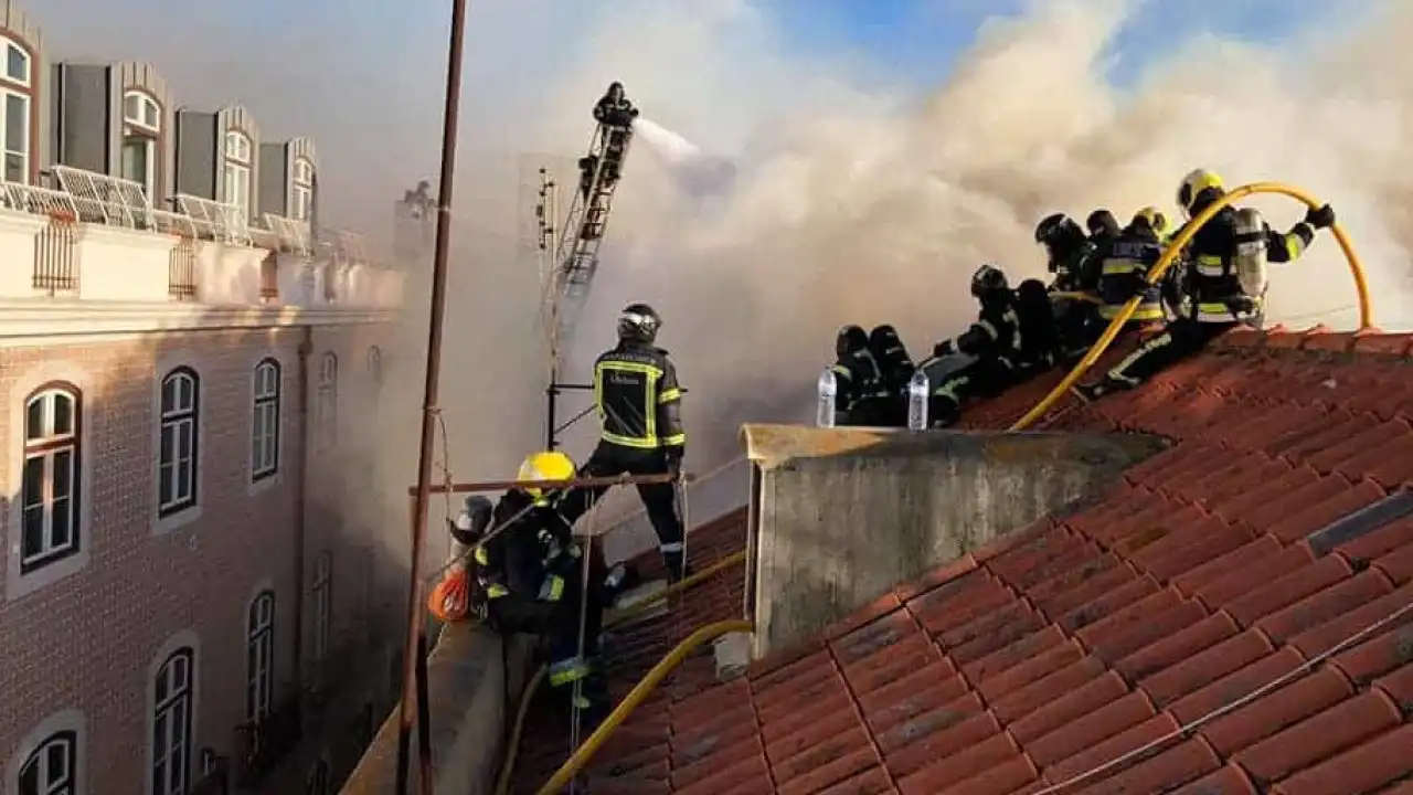 Bombeiros sapadores de Lisboa mantêm greve pelo menos até final do mês