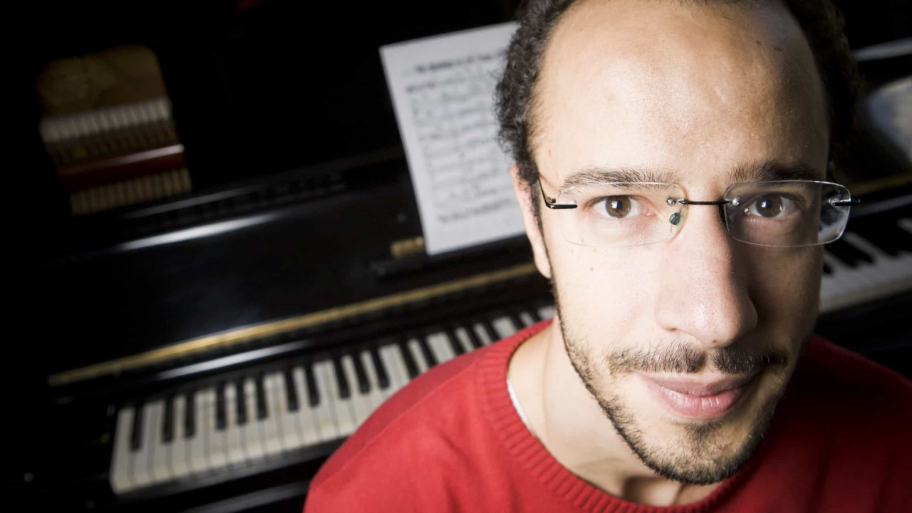 Pianista Júlio Resende leva álbum 'Filhos da Revolução' aos EUA