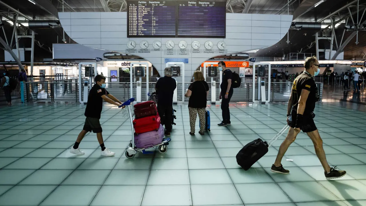 Taxa aplicada nos aeroportos? Transitários pedem intervenção do governo