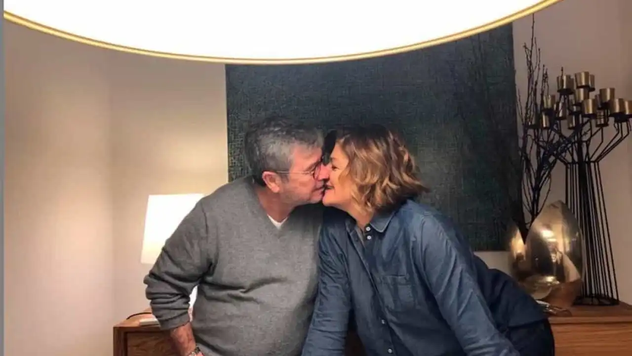 Júlia Pinheiro mostra presente que recebeu do marido em dia de festa