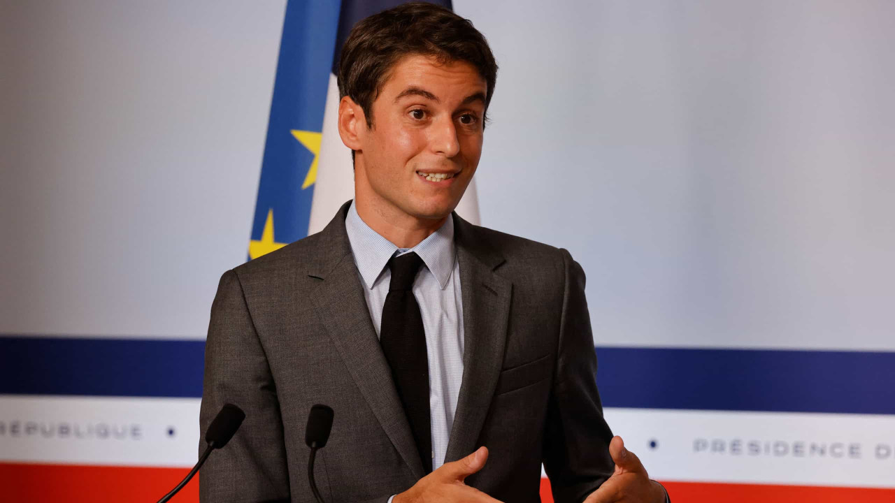 Primeiro-ministro francês acusa &quot;dependência da violência&quot; na juventude