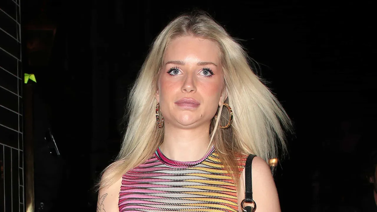 Lottie Moss, irmã de Kate Moss, pensa "desistir do OnlyFans"