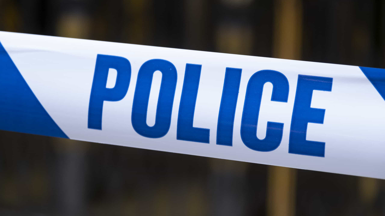 Frau wird beschuldigt, in England einen Mann im Rahmen eines „rassistischen Hassverbrechens“ getötet zu haben