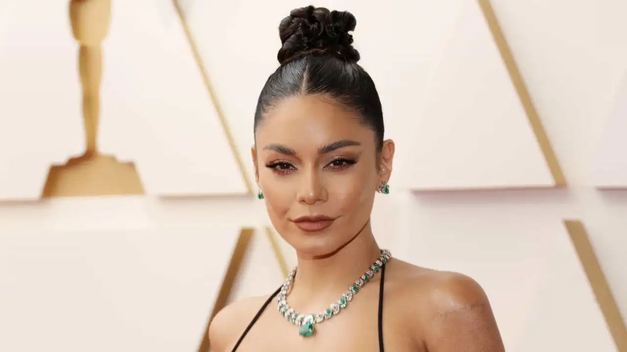 Vanessa Hudgens tem saída romântica e "assustadora" com marido