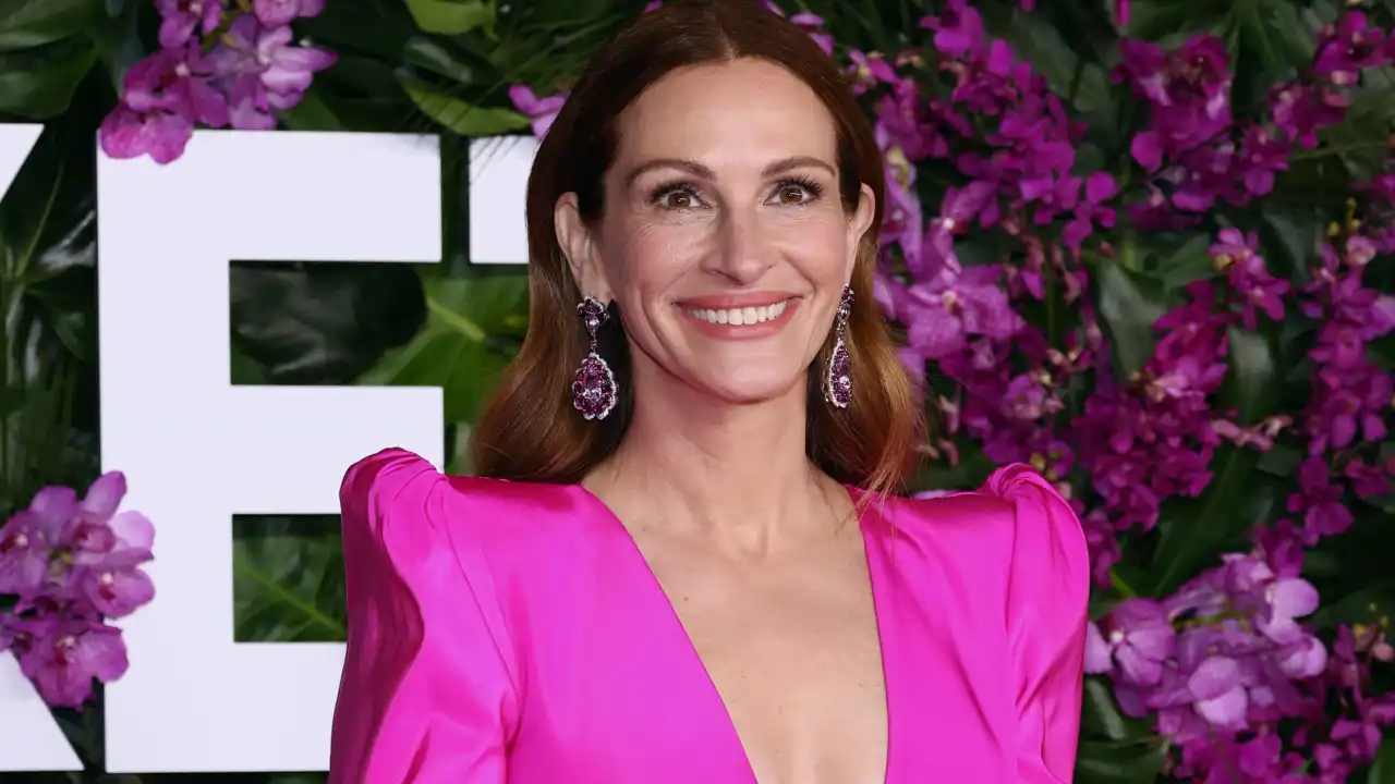 Julia Roberts celebra 57 anos. Relembre os melhores looks da atriz