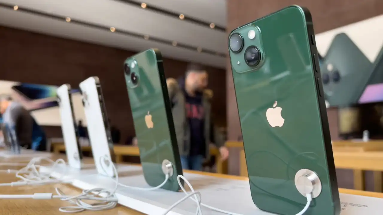 Burlões condenados com prisão em caso de iPhones falsificados