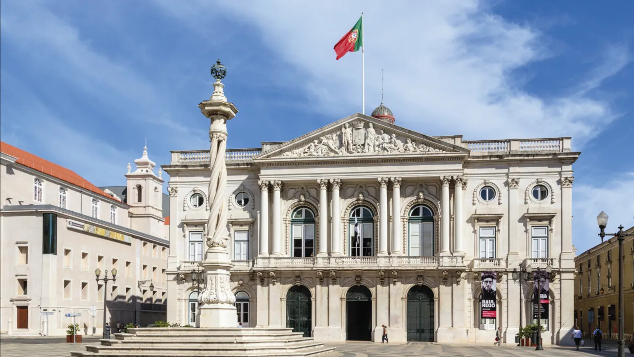 Assembleia Municipal de Lisboa recomenda homenagens a juiz e dois atores