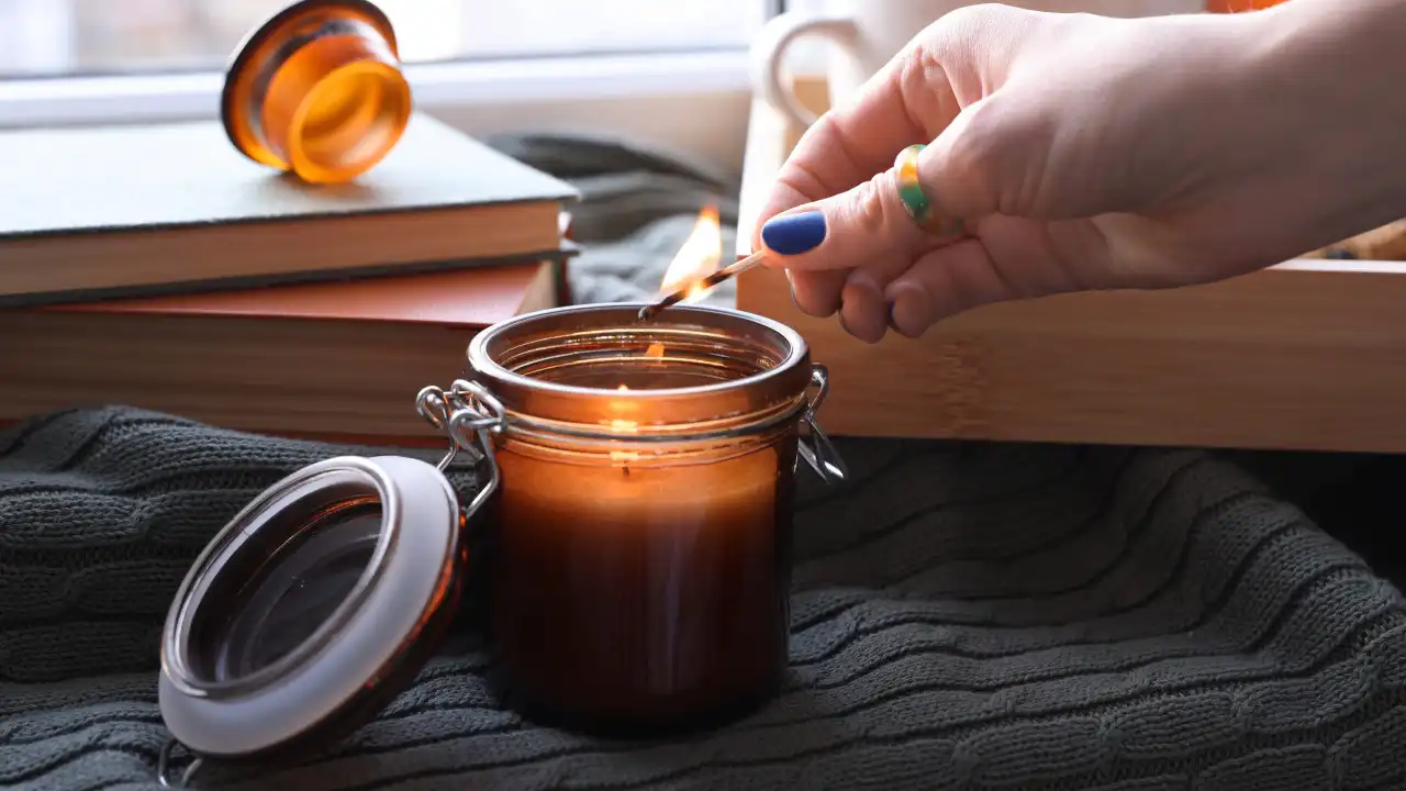 Quer reutilizar os porta-velas? Siga estas dicas para remover a cera toda