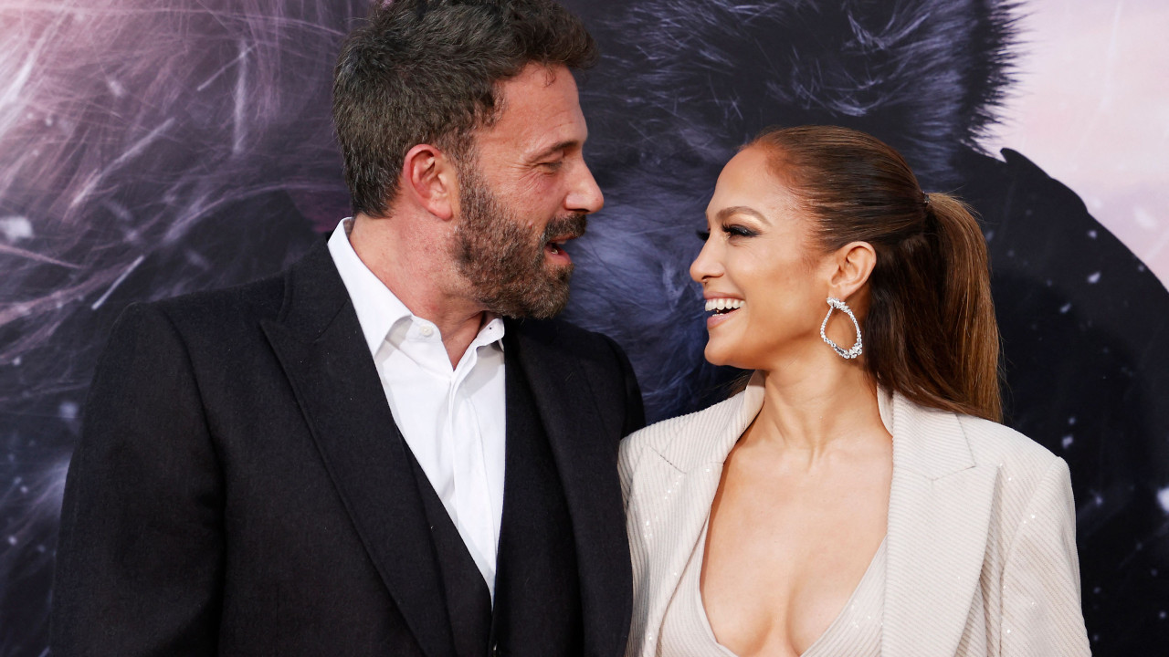 Ben Affleck fala sobre &quot;fama&quot; de Jennifer Lopez e de como isso o afeta