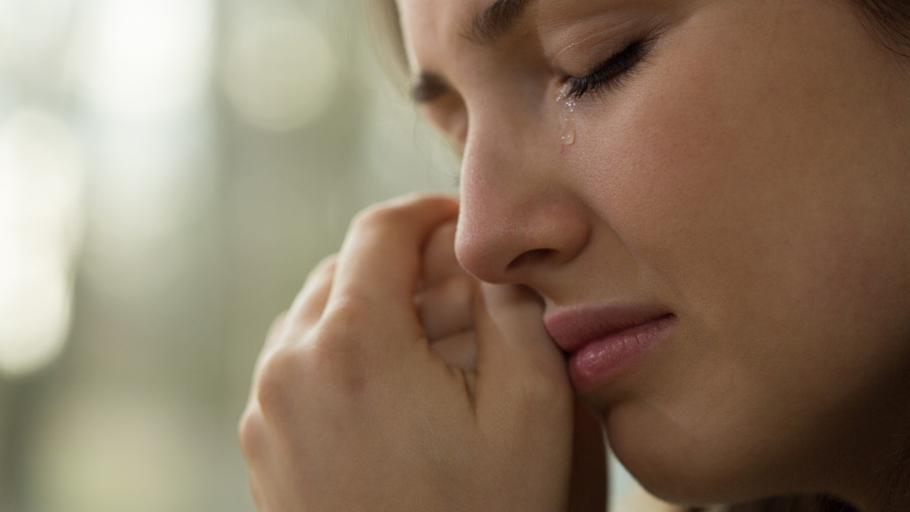 Cheirar lágrimas reduz a agressividade? Corre a teoria de que sim