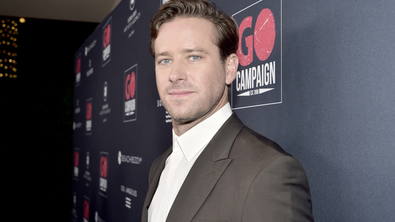 Armie Hammer bietet den Truck zum Verkauf an, weil er das Benzin nicht bezahlen kann