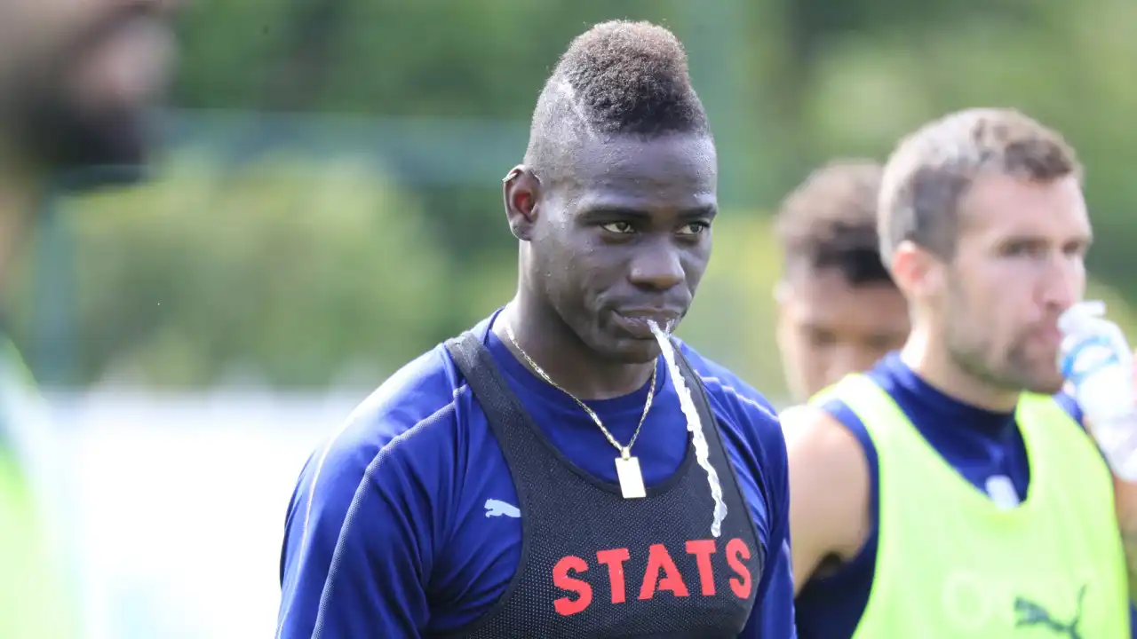 Balotelli volta a surpreender e deverá regressar ao ativo 'aqui ao lado'