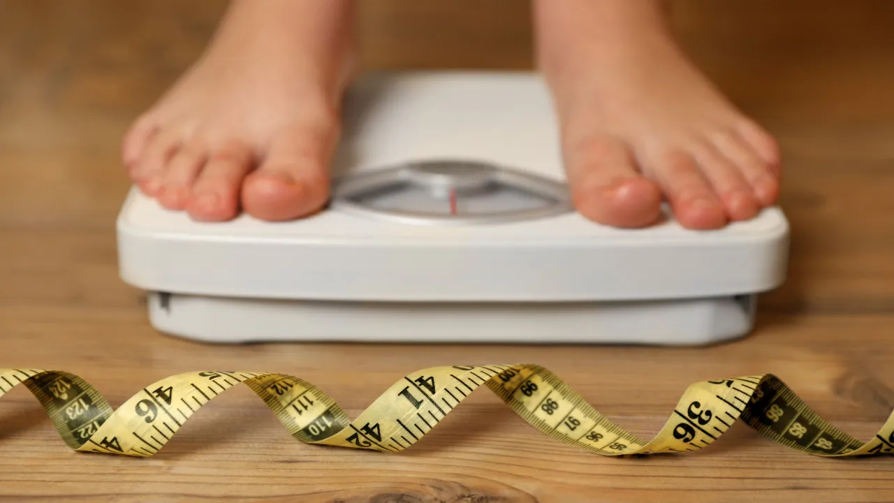 Seis hábitos que devia começar após as 17h, se quer perder peso