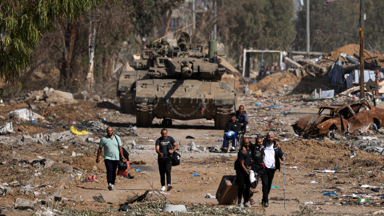 Há 150.000 civis palestinianos deslocados por ofensiva a Rafah