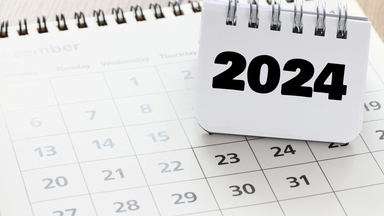 Feriados de 2024 – Calendário para tirar férias e aproveitar as pontes e  fins de semana prolongado do próximo ano 📅 - De Férias - Dicas, Guias e  Viagens Baratas