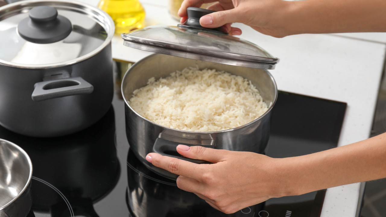 O que deve juntar ao arroz para garantir que não fica colado na panela