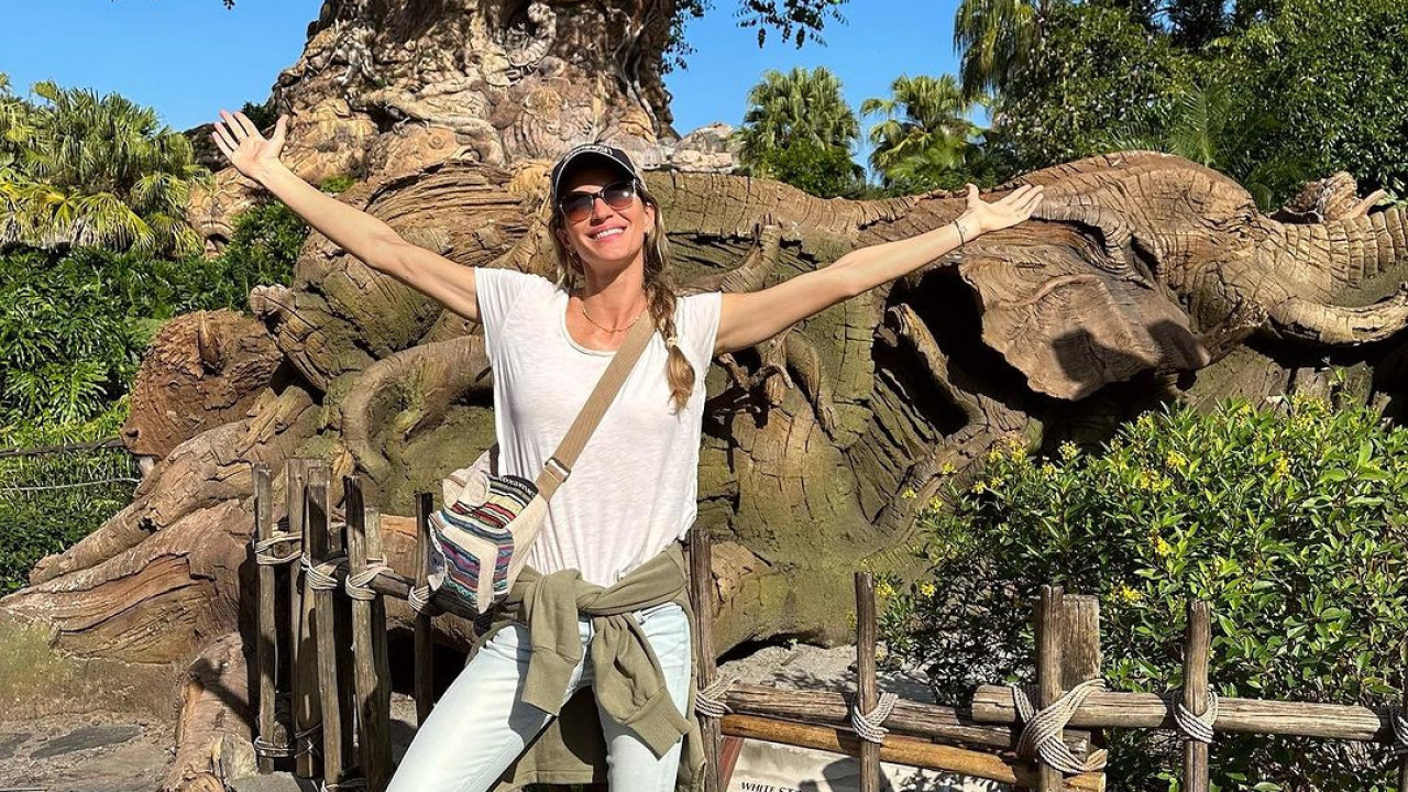 Gisele Bündchen celebra aniversário dos filhos na Disney