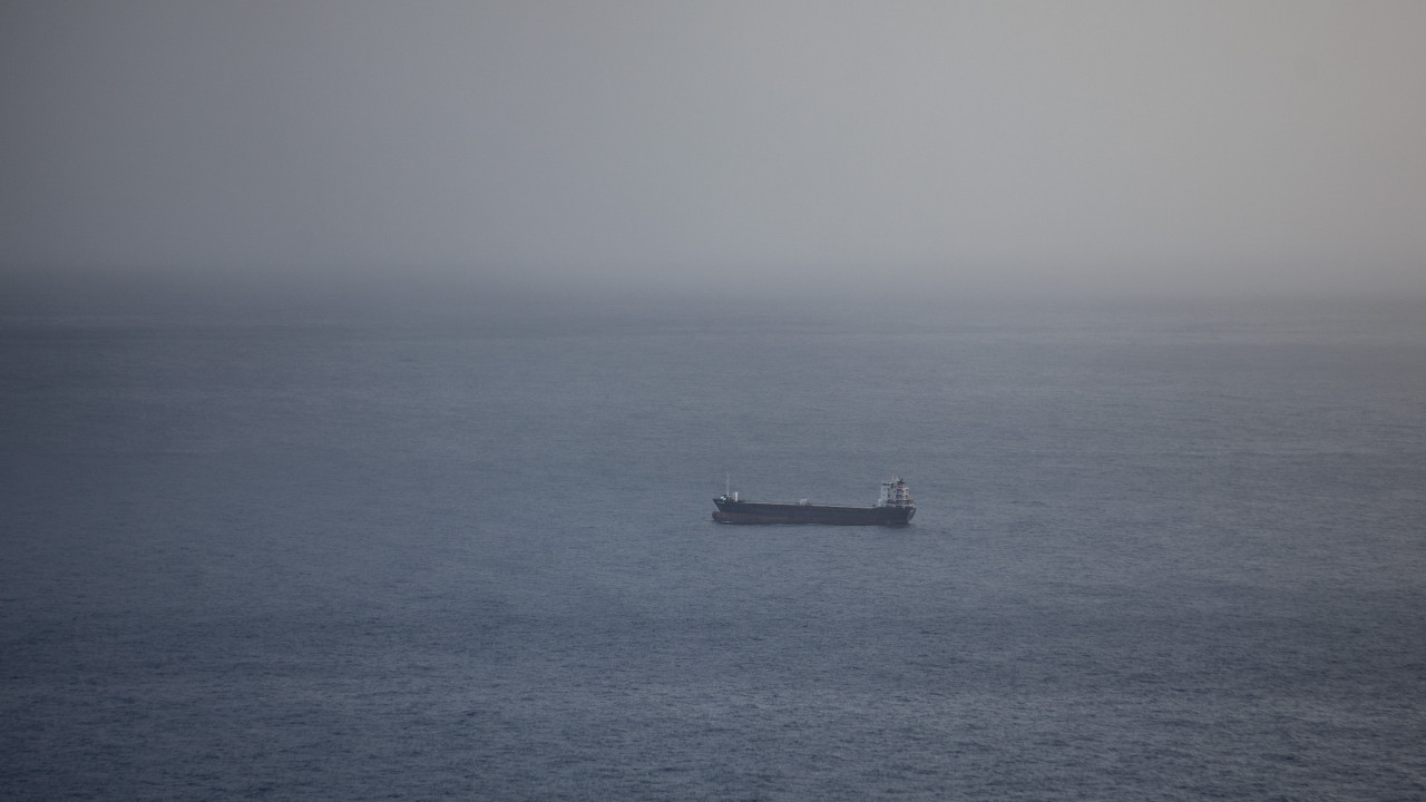 Hutis reivindicam lançamento de mísseis contra navio no Golfo de Aden