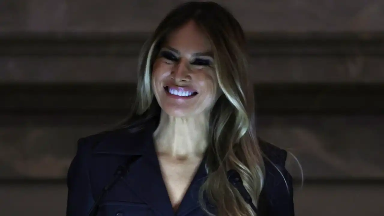 "Não somos capazes de apreciar?" Melania defende trabalhos que fez nua