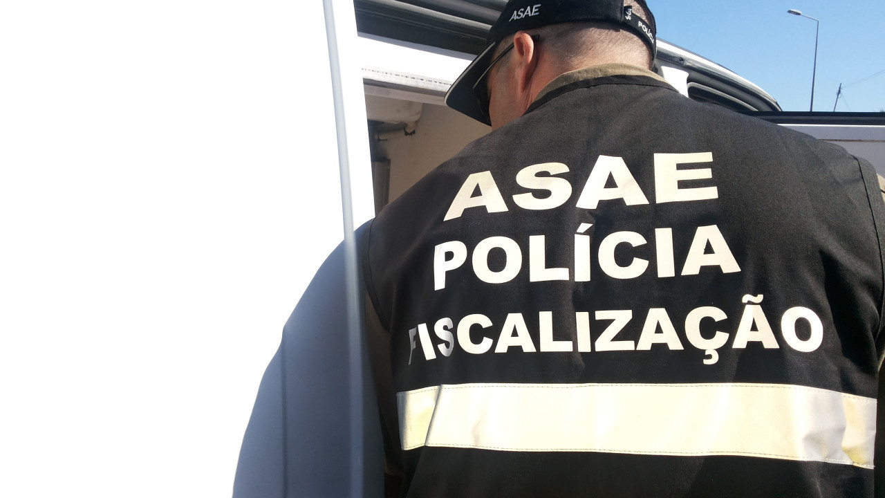 ASAE apreende milhares de litros de óleo. Rótulos mencionavam &quot;azeite&quot;