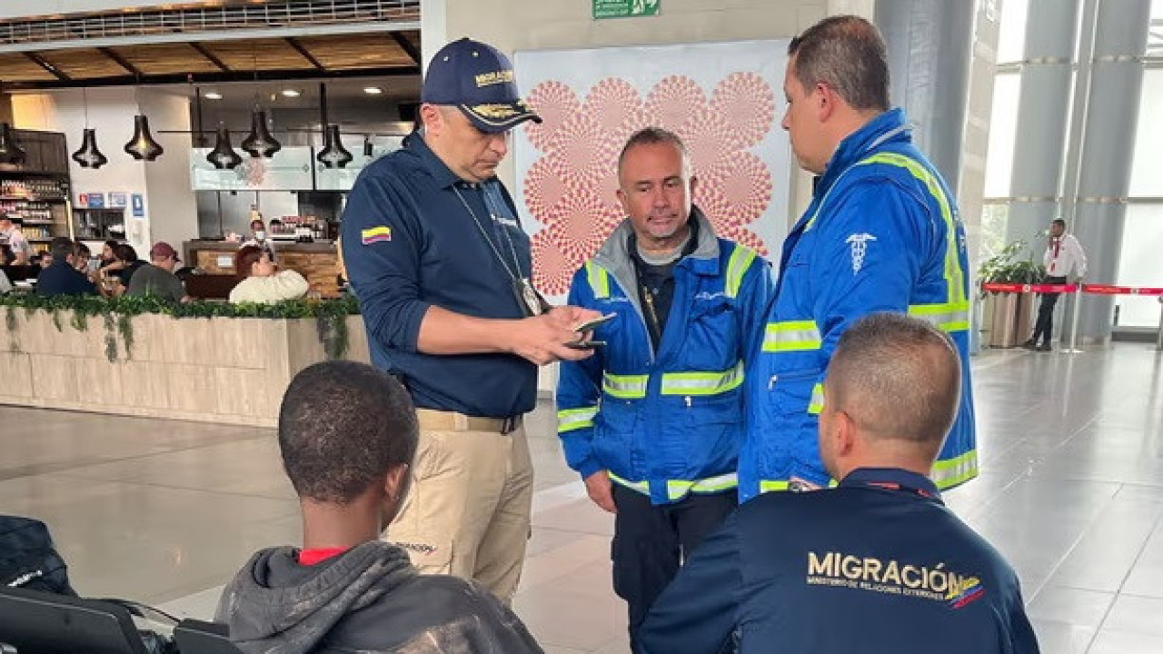 Colômbia. Duas crianças guineenses abandonadas durante dias em aeroporto