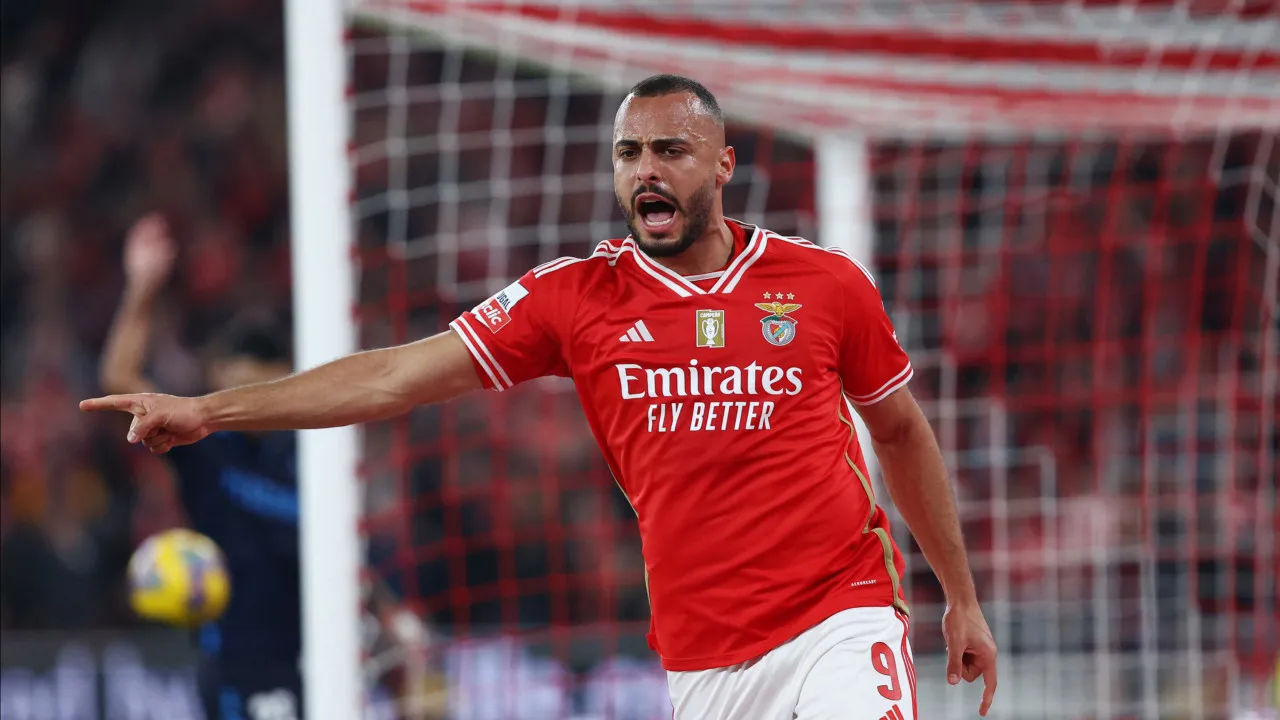 Arthur Cabral tem mercado no México e Benfica tem intenções de negociar