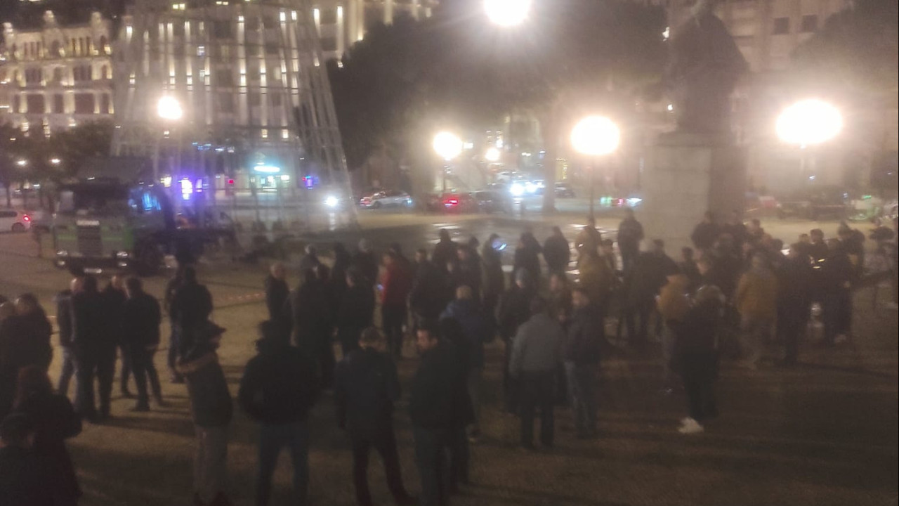 PSP e GNR em vigília na Câmara do Porto (solidários com protesto na AR)