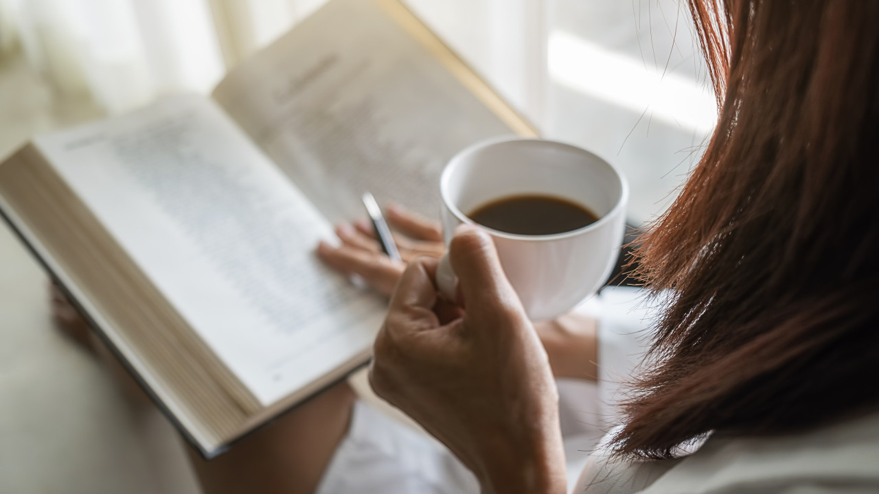 'Deus na escuridão' e mais 5 livros para começar a ler (ainda) em janeiro