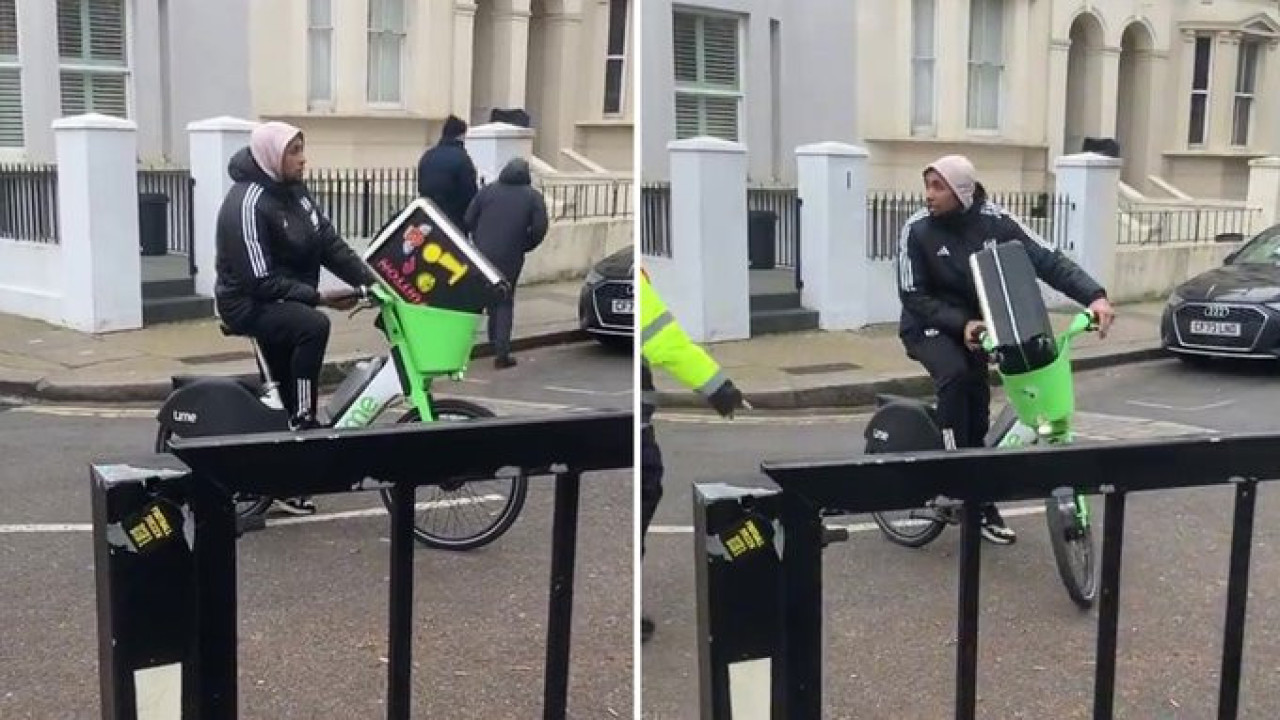 Jogador do Fulham vai de bicicleta para casa após derrota com o Chelsea