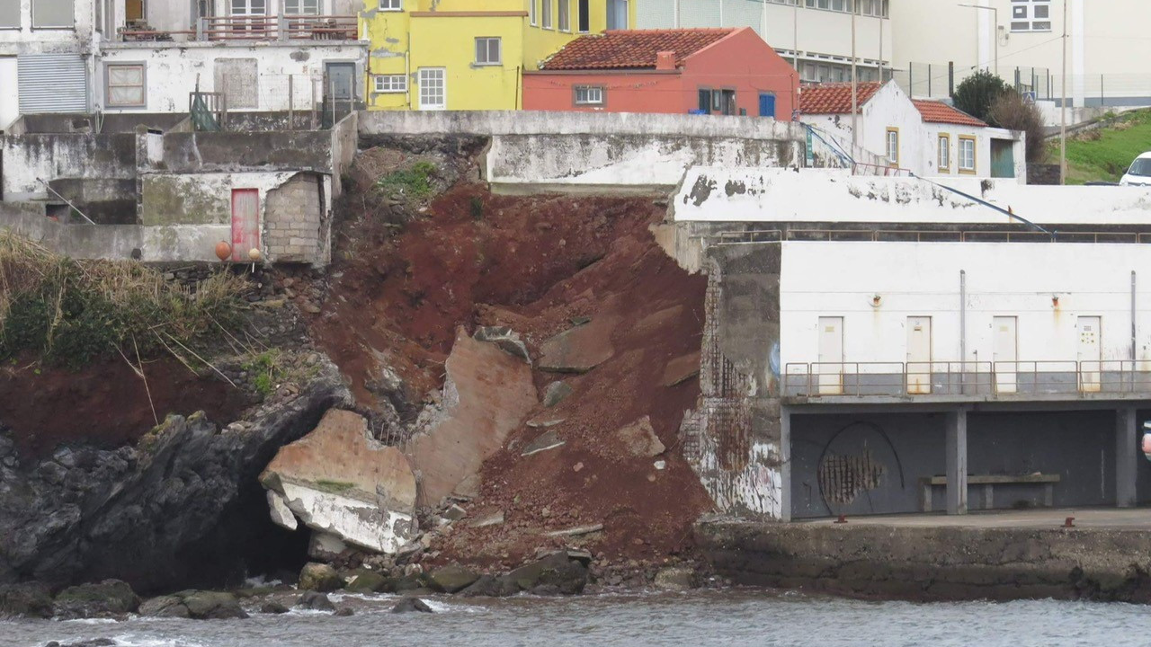 Três retirados de casas nas Flores após derrocada. Governo conhecia risco