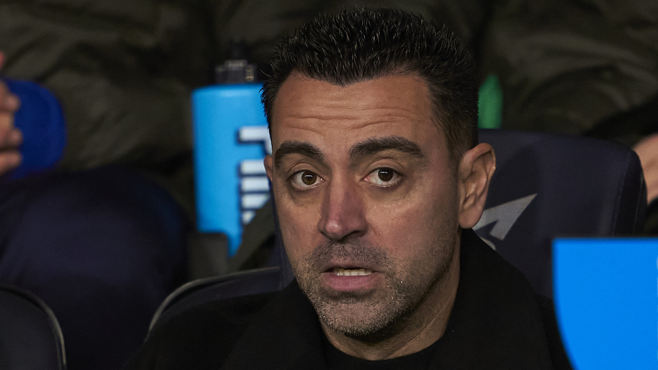 &quot;Vergonha&quot;. Xavi não poupa a arbitragem após a derrota do Barcelona