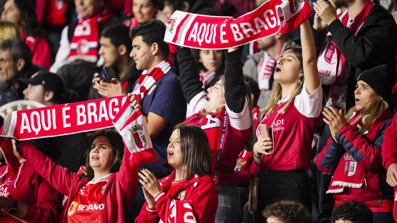 Polémica na Taça da Liga. Pirotecnia causa estragos e adeptos revoltam-se