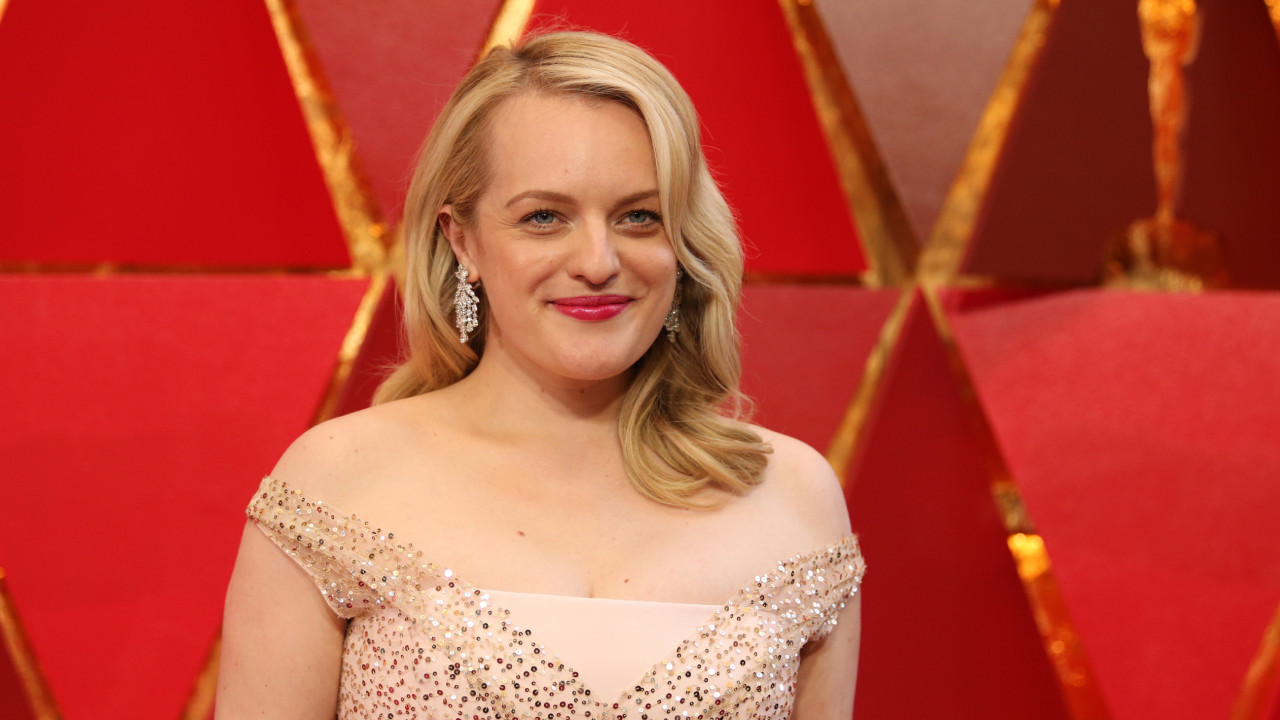 Elisabeth Moss abraça colega de 'Handmaid's Tale', Max Minghella