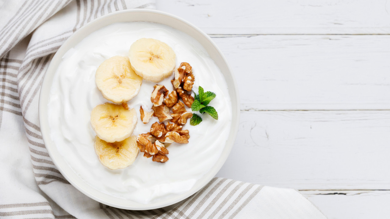 Esqueça os gelados e faça este snack saudável e fresco para os miúdos