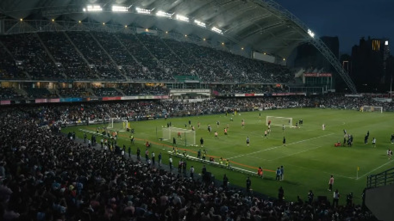 'Loucura' em Hong Kong. Estádio cheio para ver Messi... treinar