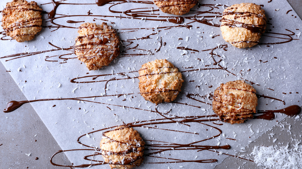 Bolachas simples já cansam? Experimente estas com coco e chocolate