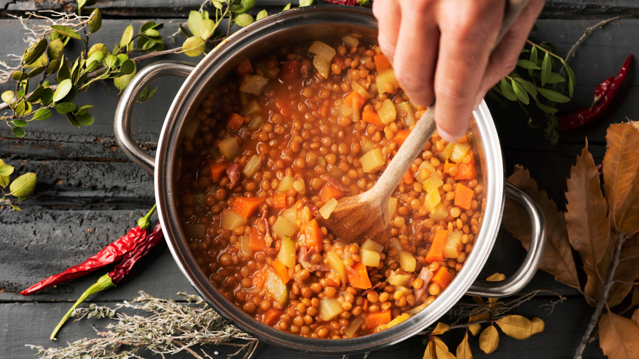 Colesterol no limite? O que deve comer para controlar os níveis