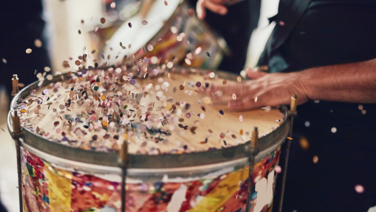 Marquise de loja de bebidas desaba durante festa no Brasil. Há 20 feridos