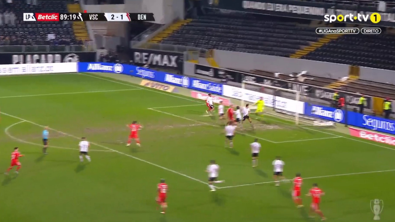 O golo de Arthur Cabral que evitou a derrota do Benfica em Guimarães